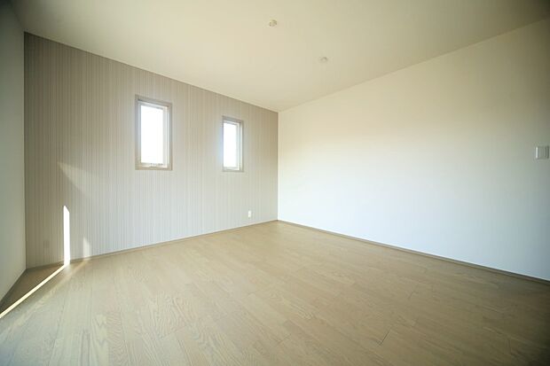 お庭にでられます! ウォークインクロゼットの有る、洋室8.5帖となっております♪