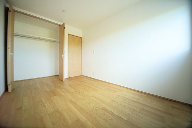 2面採光の、洋室6帖となっております♪