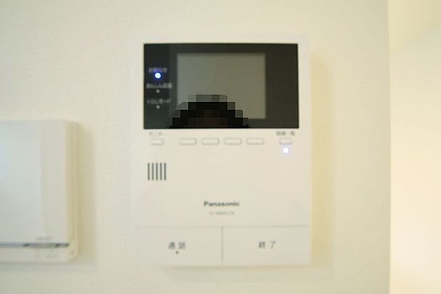 来訪者の確認ができる、モニターホンです。