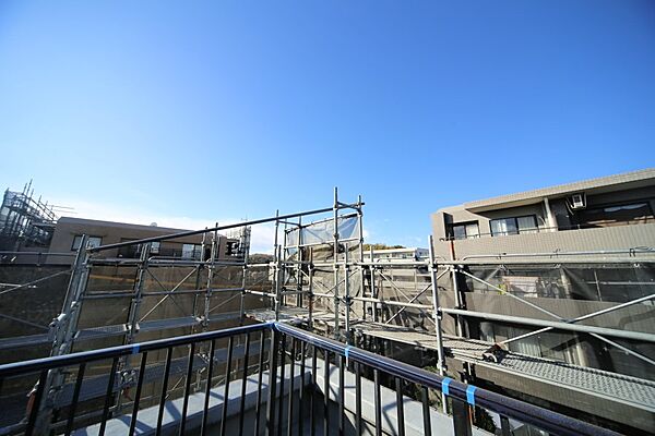 3階部分の南西向きで、陽当り良好となっております♪