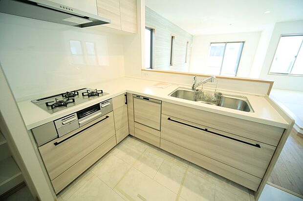 食器洗い乾燥機付きのシステムキッチンで、家事がはかどります♪