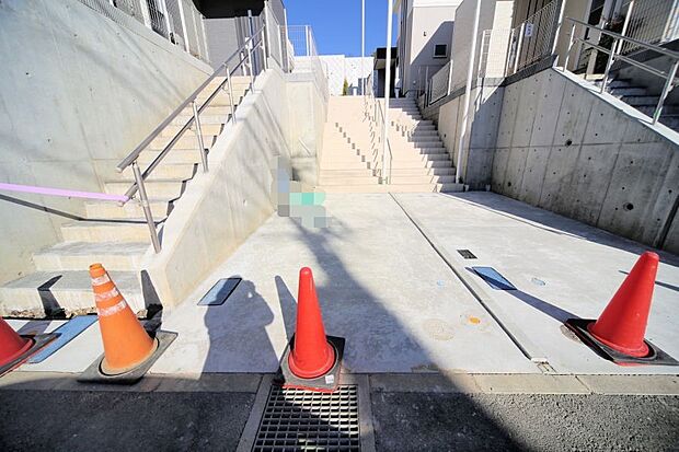 道路とフラットですので、車庫入れがしやすいですね♪