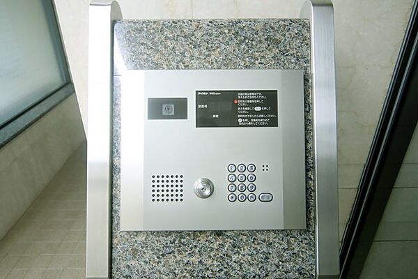 オートロックシステムで、安心のセキュリティ。