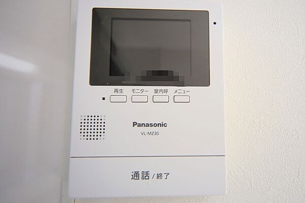 来訪者の確認ができる、ＴＶ付きモニターホンです。