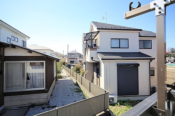 周辺は第1種低層住居専用地域で、閑静な住宅地となっております♪