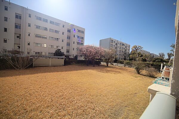 1階のお部屋のバルコニーからの眺望です。