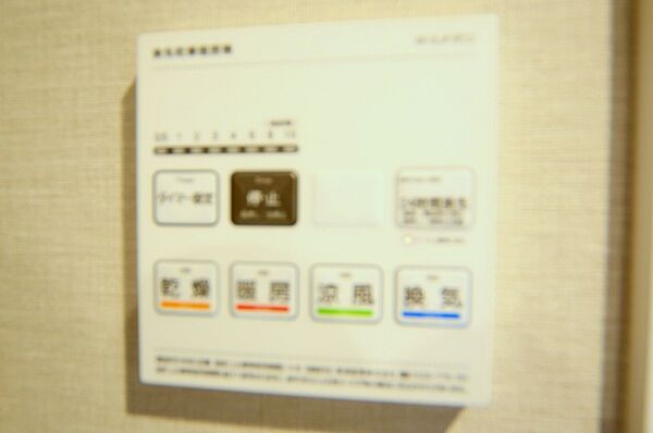 浴室暖房乾燥機付きで、雨天にお洗濯物が乾かせますね。