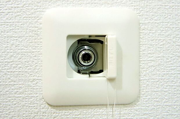 脱衣場には衣類乾燥機設置を見据えてガスコンセントが敷設されています。