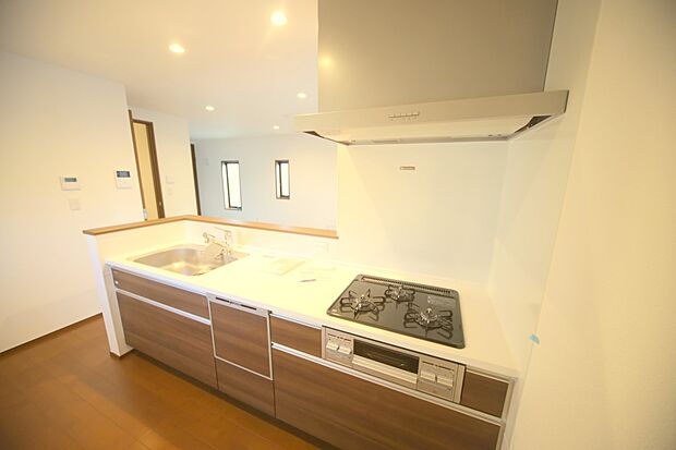 カウンターキッチンで、お料理を作りながら会話が楽しめますね♪