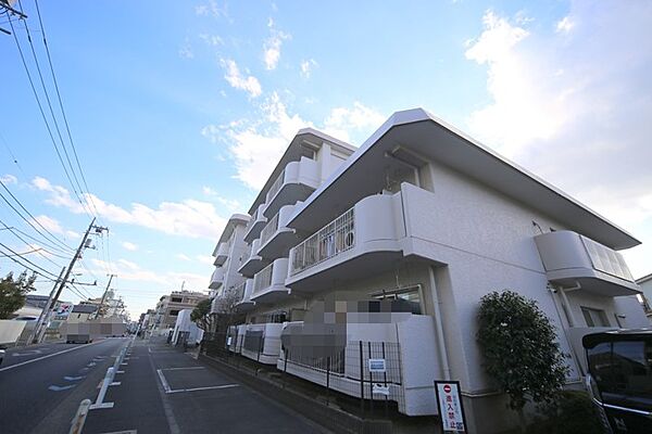 マンションの敷地内には、植栽が施されております♪