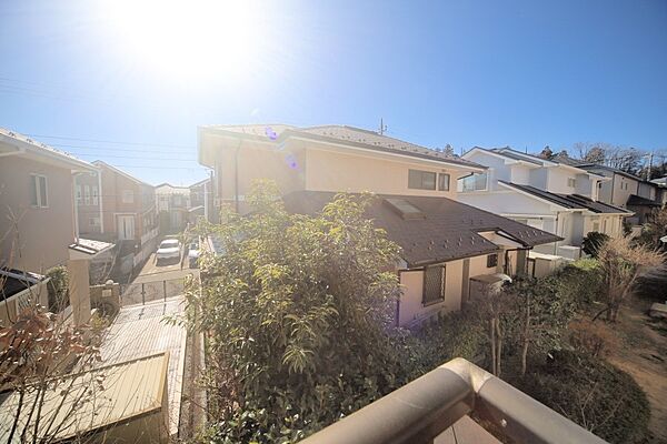 周辺は第1種低層住居専用地域で、閑静な住環境となっております♪