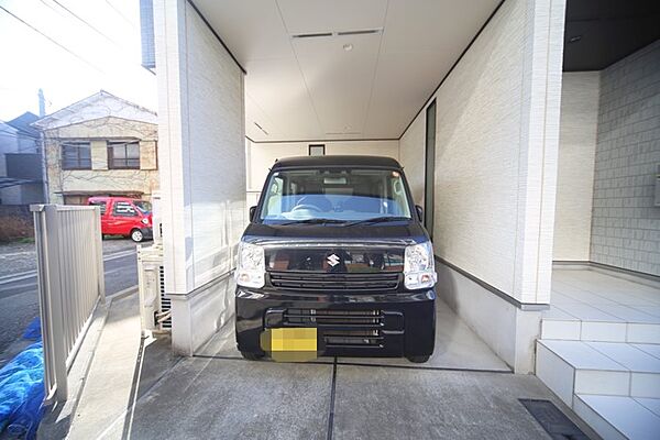 道路とフラットですので、車庫入れがしやすいですね♪