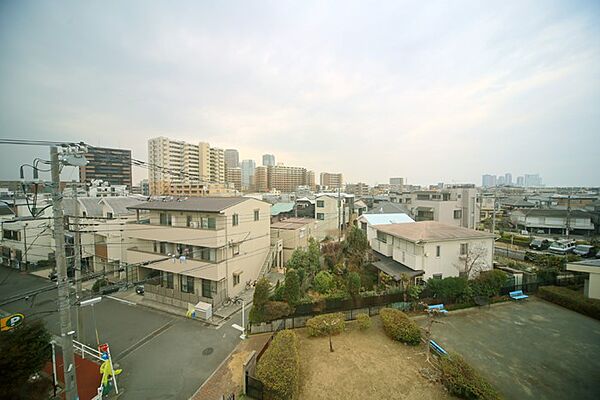 4階部分の南向きで、陽当り眺望良好となっております♪