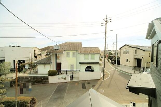 周辺は第1種低層住居専用地域で、閑静住環境となっております♪