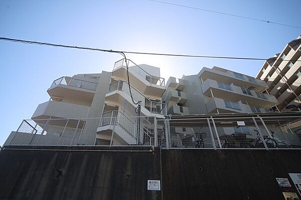 周辺は商業施設が多数あり、生活便利な住環境となっております♪