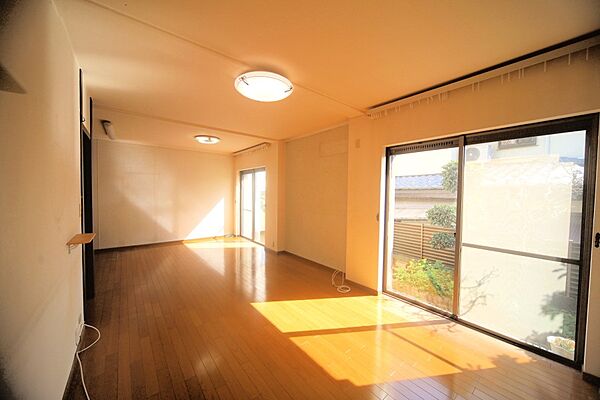 広々15帖のＬＤＫは、家族の団欒の間でございます♪