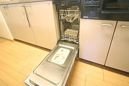 食器洗い乾燥機付きで、洗い物の時間をご家族のお時間に。