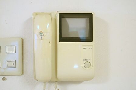 来訪者の確認ができる、モニターホンです。