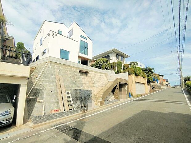 第1種低層住居専用地域です! 北東側公道6.5Mに面す整形地です♪