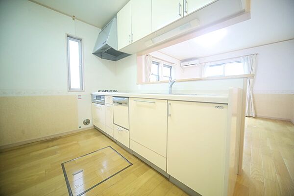 カウンターキッチンで、お料理を作りながら会話が楽しめます♪