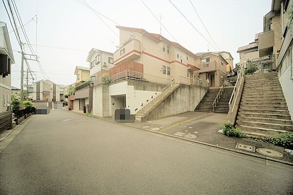 カースペース2台！　道路とフラットですので、車庫入れがしやすいですね♪