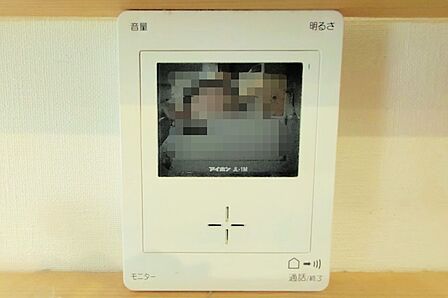 来訪者の確認ができる、モニターホンです。