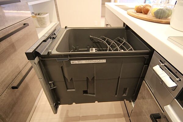 食器洗い乾燥機付きで、洗い物の時間をご家族のお時間に。