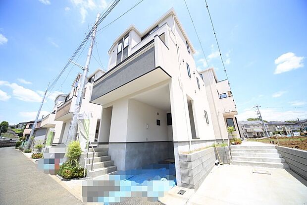 周辺は平坦な道沿いの住環境です♪