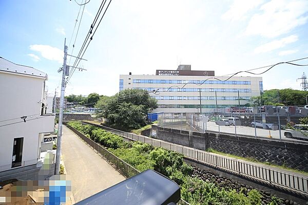 周辺は第1種中高層住居専用地域で、閑静な住環境となっております♪