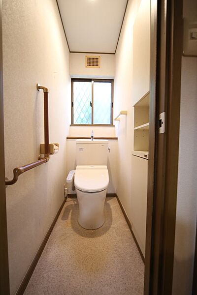 トイレは1階と2階に、2箇所ございます♪