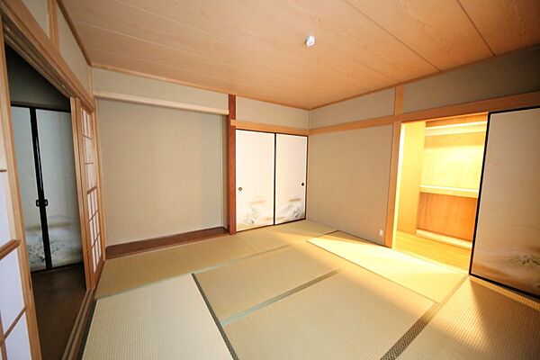 1階と2階には和室6畳がございます♪
