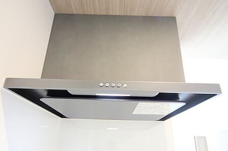 キッチン上部の、レンジ換気扇です。