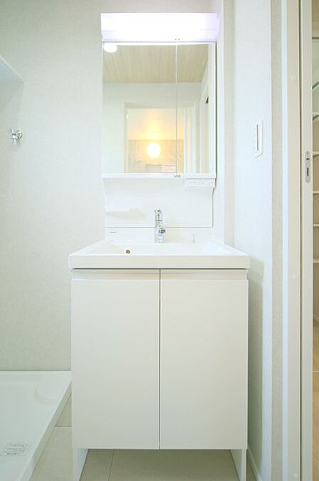 洗面化粧台です! お出かけ前の身支度もスムーズに♪