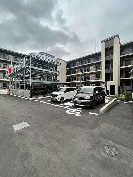 駐車場月額7000円（空き状況はお問い合わせ下さいませ。）
