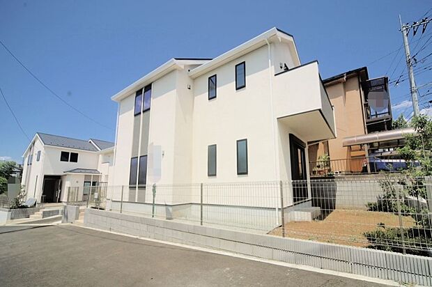 周辺は第1種低層住居専用地域で、閑静な住環境となっております♪