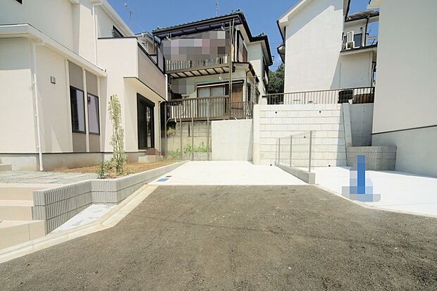 前面道路は交通量が少なく、落ち着いて車庫入れができそうです♪