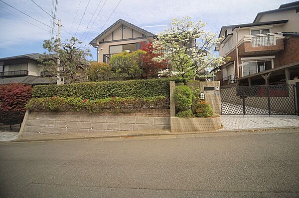 お庭のあるゆとりの敷地で、穏やかな新生活を♪