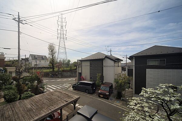 周辺は第1種低層住居専用地域で、閑静な住環境となっております♪