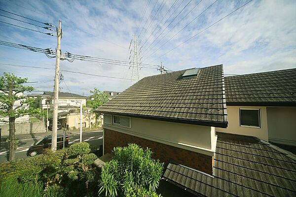 周辺は第1種低層住居地域で、閑静な住環境となっております♪