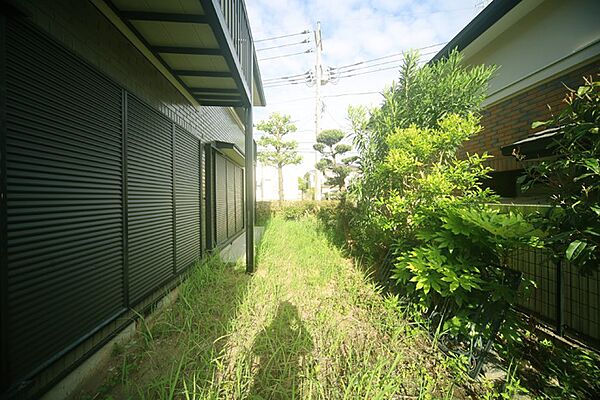 広いお庭がございますので、ガーデニング等いかがでしょうか♪