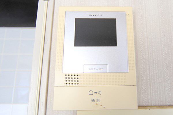 来訪者の確認ができる、モニターホンです。