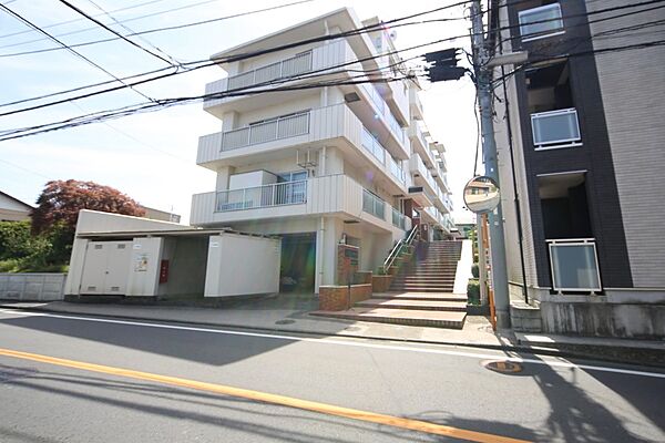 ＪＲ横浜線「鴨居」駅まで、バス便7分です♪