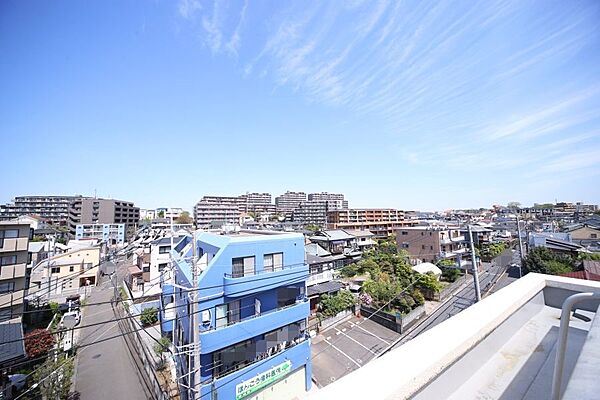 4階部分の南西向きで、陽当り良好となっております♪