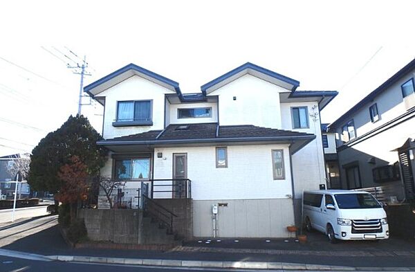 積水ハウス施工です！　北東・北西角地に面す2階建てです♪