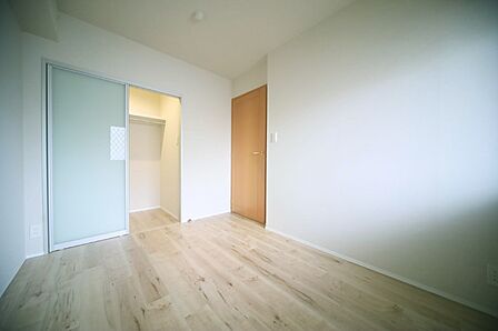 ウォークインクロゼットのある洋室約4．9帖は、お子様部屋にいかがでしょうか♪