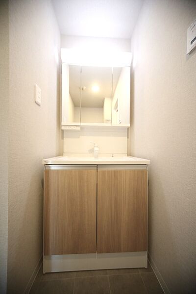 洗面化粧台です！　お出かけ前の身支度もスムーズに♪