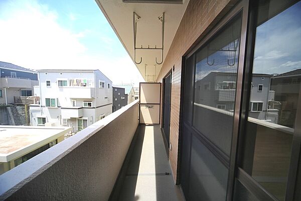 お洗濯物が良く乾きそうな、南向きのワイドバルコニーです♪