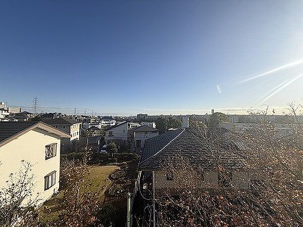 周辺は第1種低層住居専用地域で、閑静な住環境となっております♪