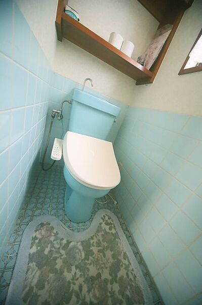 トイレは1階と2階に、2箇所ございます♪