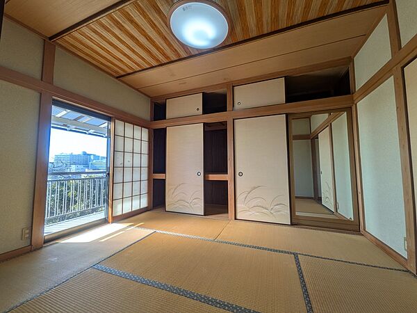 2階の和室、約6帖となっております♪